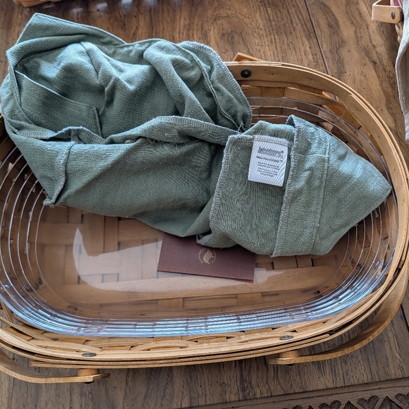Longaberger Small Oval Gathering Basket with Lidded Protector, & Sage Liner - Picture 5 of 9